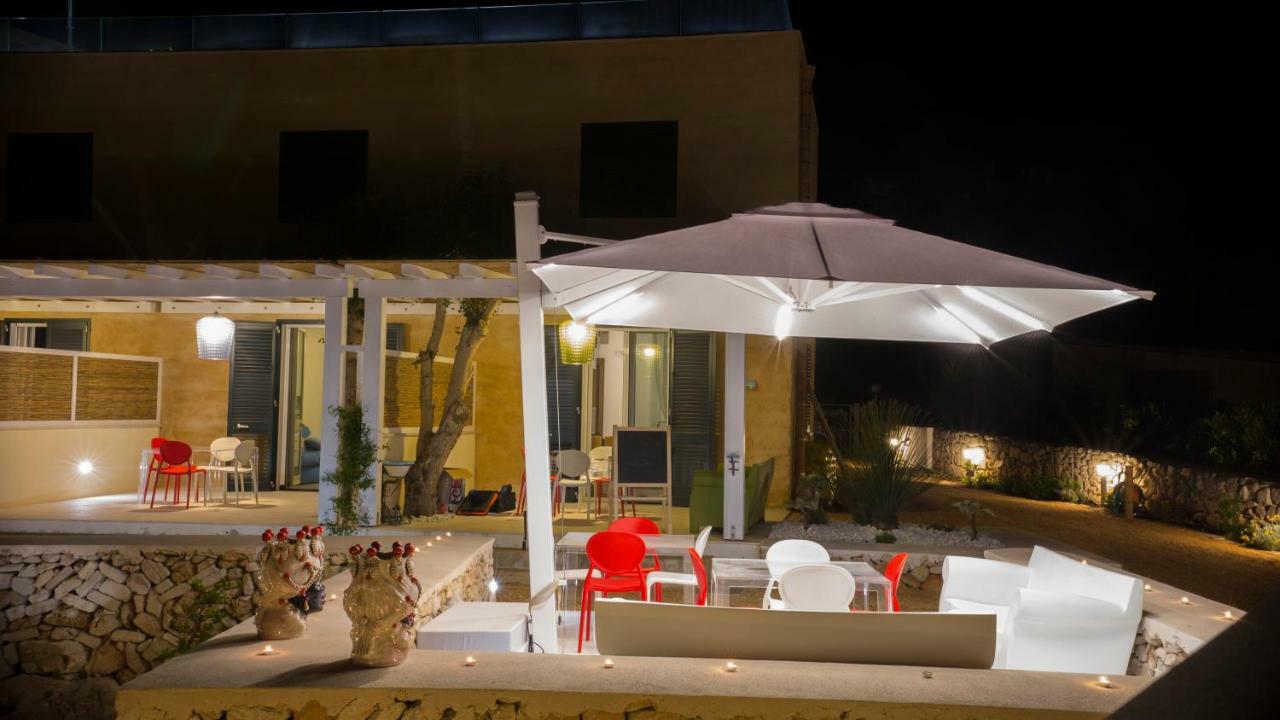 Le Suites Del Carrubo Favignana Exteriör bild