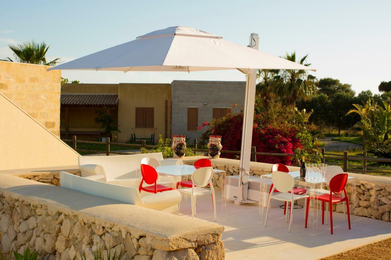 Le Suites Del Carrubo Favignana Exteriör bild
