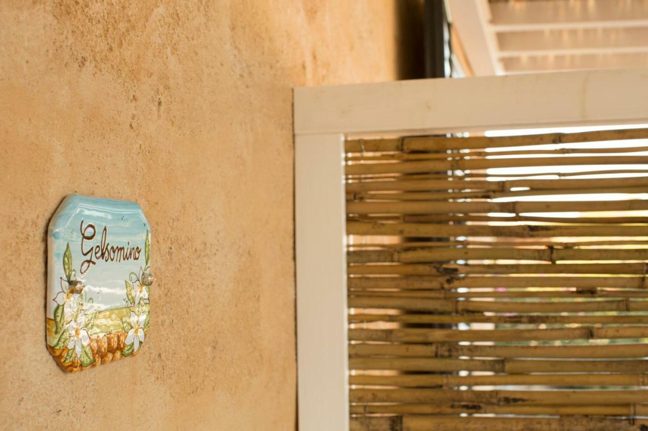 Le Suites Del Carrubo Favignana Exteriör bild