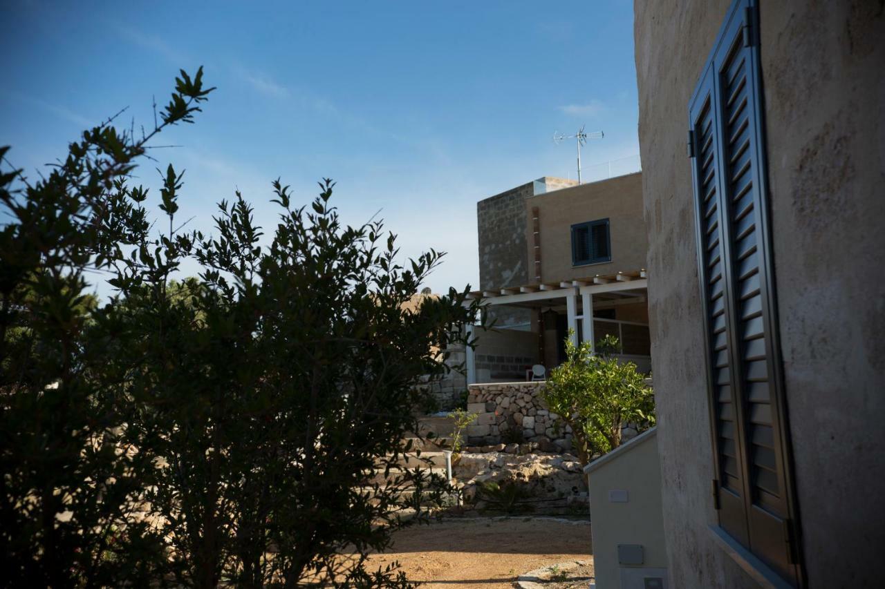 Le Suites Del Carrubo Favignana Exteriör bild
