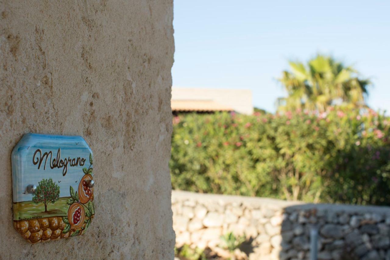 Le Suites Del Carrubo Favignana Exteriör bild