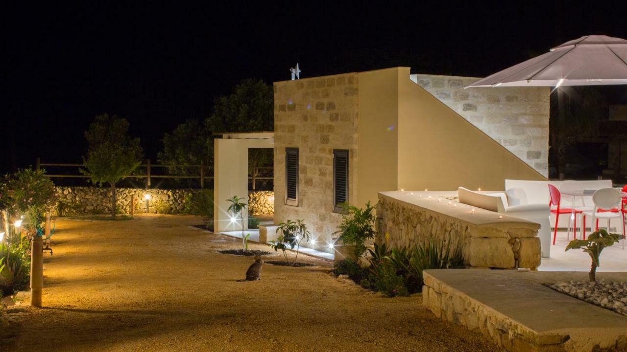 Le Suites Del Carrubo Favignana Exteriör bild
